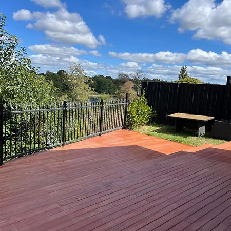 Fabulous River View - Brand New House In Hamilton Exterior foto